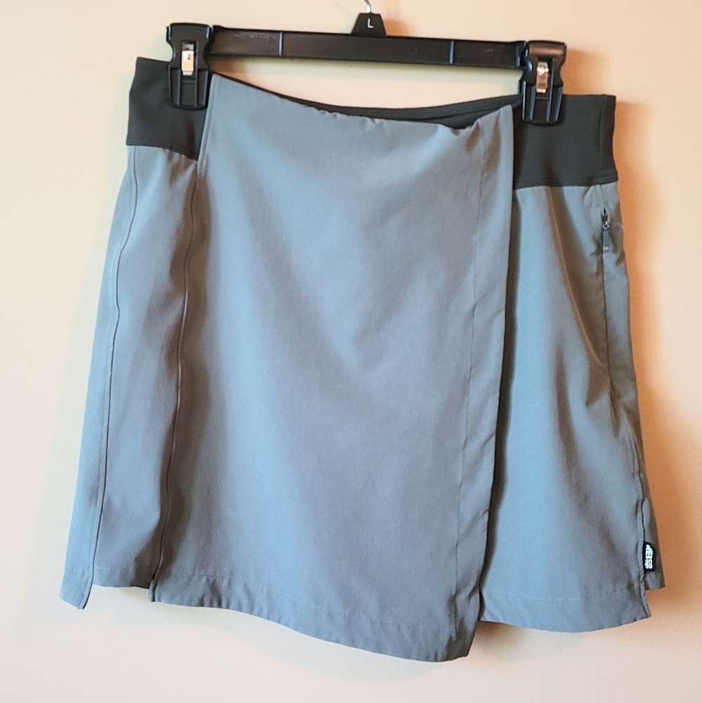 GUC REI Sage Green Screeline Hiking Skort in Size S